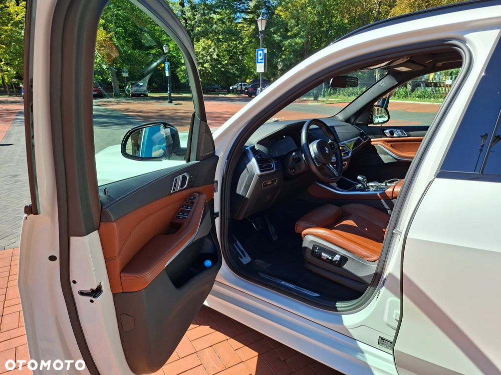BMW X5 M50i - 9