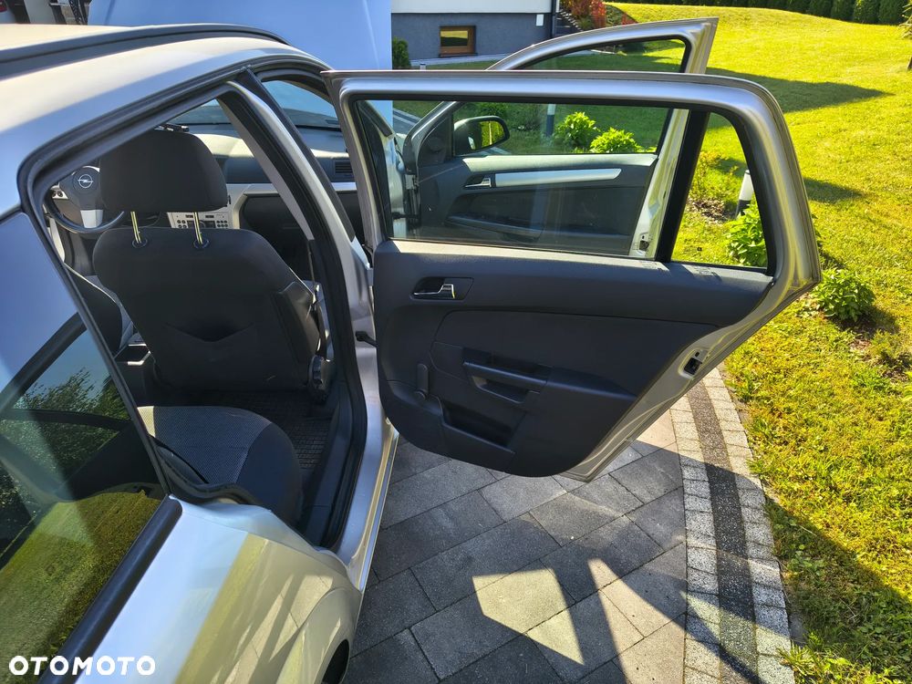 Opel Astra 1.7 CDTI ecoFLEX - 26