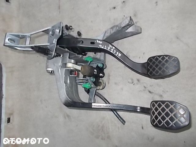 PEDAŁY SPRZĘGŁA HAMULCA AUDI A6 C5 KOMBI 97-03 - 2