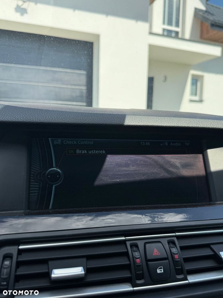 BMW Seria 5 550i xDrive Sport-Aut - 16