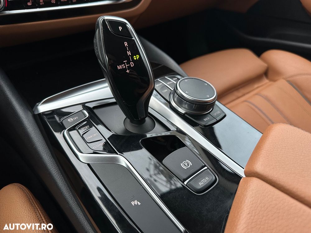 BMW Seria 5 520d AT - 13
