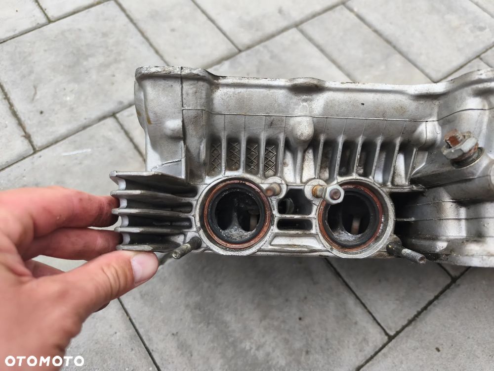 Głowica, zawory Honda CB 750 Boldor - 18