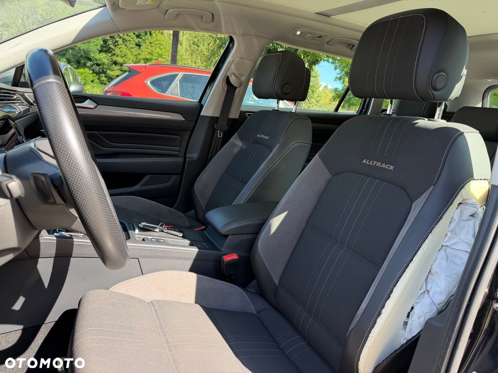 Volkswagen Passat Alltrack 2.0 TDI SCR DSG 4Motion - 35