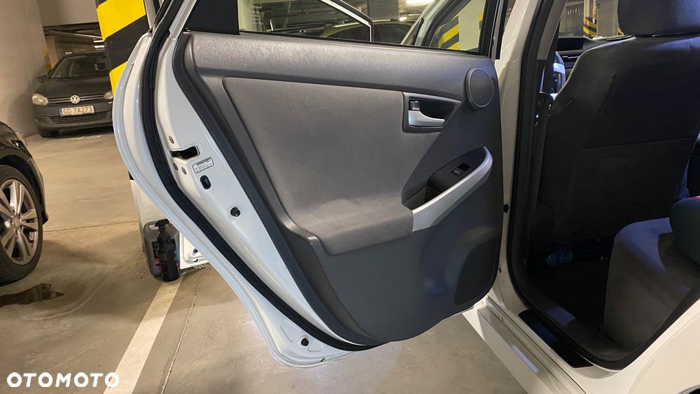 Toyota Prius (Hybrid) Life - 20