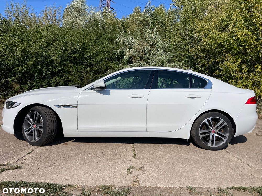 Jaguar XE 2.0 T Prestige - 7