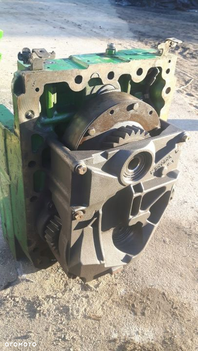 Napęd wałek odbioru mocy L212969 JOHN DEERE 6125R 2014r
