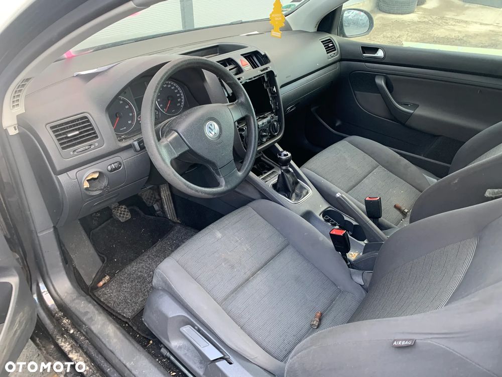 VOLKSWAGEN GOLF 5 VI 2007 *SAMOCHÓD NA CZĘŚCI* 3765 MASKA, LAMPA, DRZWI, LUSTERKO, ZDERZAK, GRILL, BŁOTNIK, KLAPA, BELKA, DESKA, FOTELE, KANAPA, ĆWIARTKA KIEROWNICA, TARCZE, ZACISKI, ZAWIESZENIE, KOMPLETNY PRZÓD, KOMPLETNY TYŁ, LICZNIK, ZEGARY, PRAWE LEWE PRZÓD TYŁ - 5