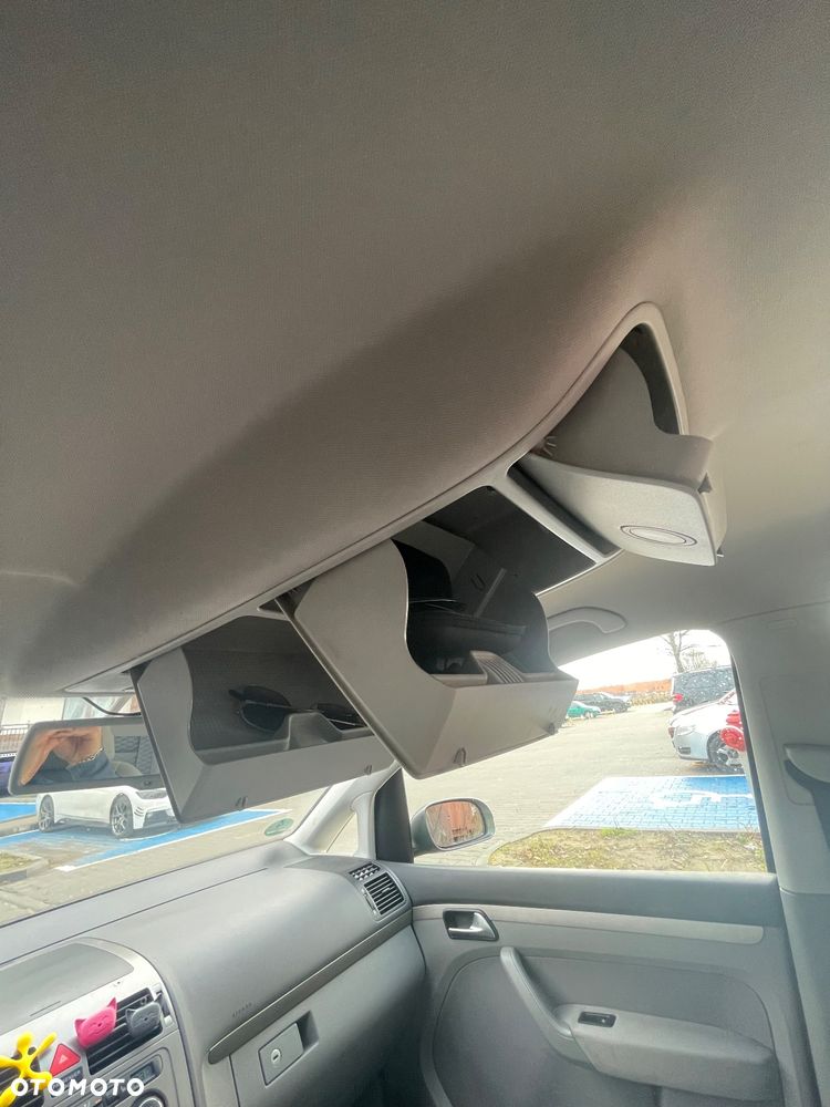 Volkswagen Touran - 22