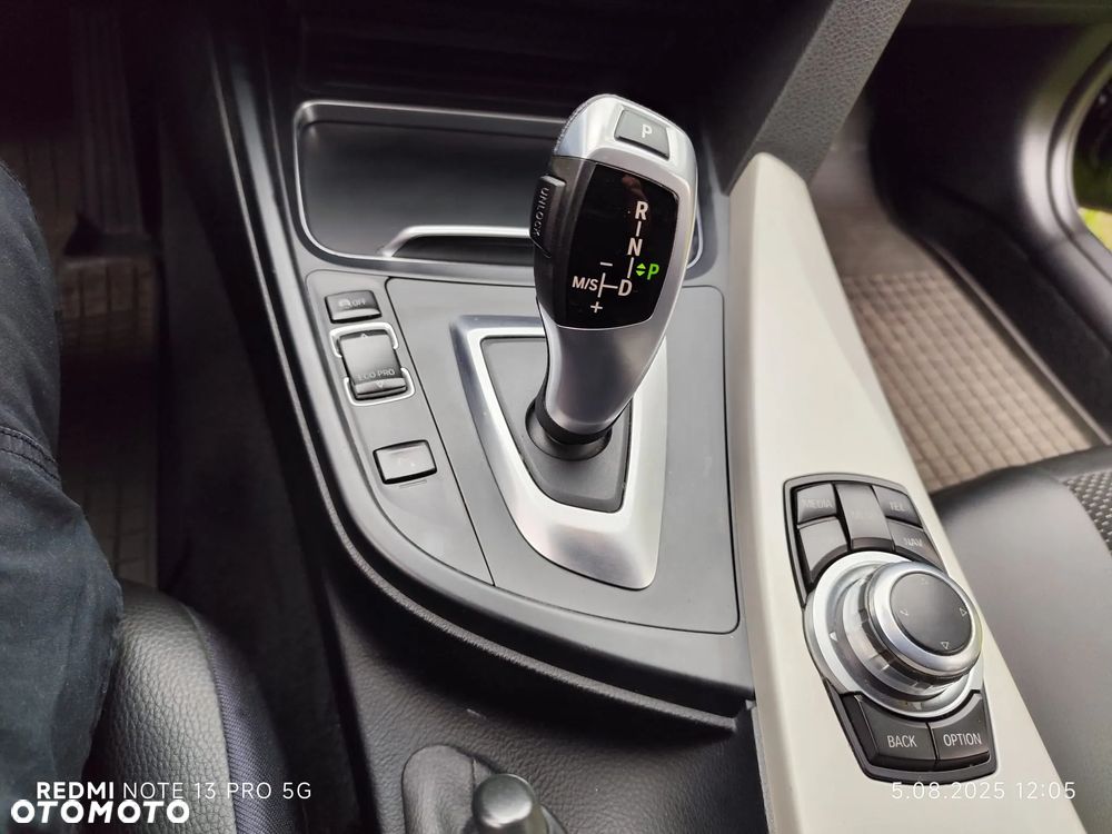 BMW Seria 3 318d Touring - 9