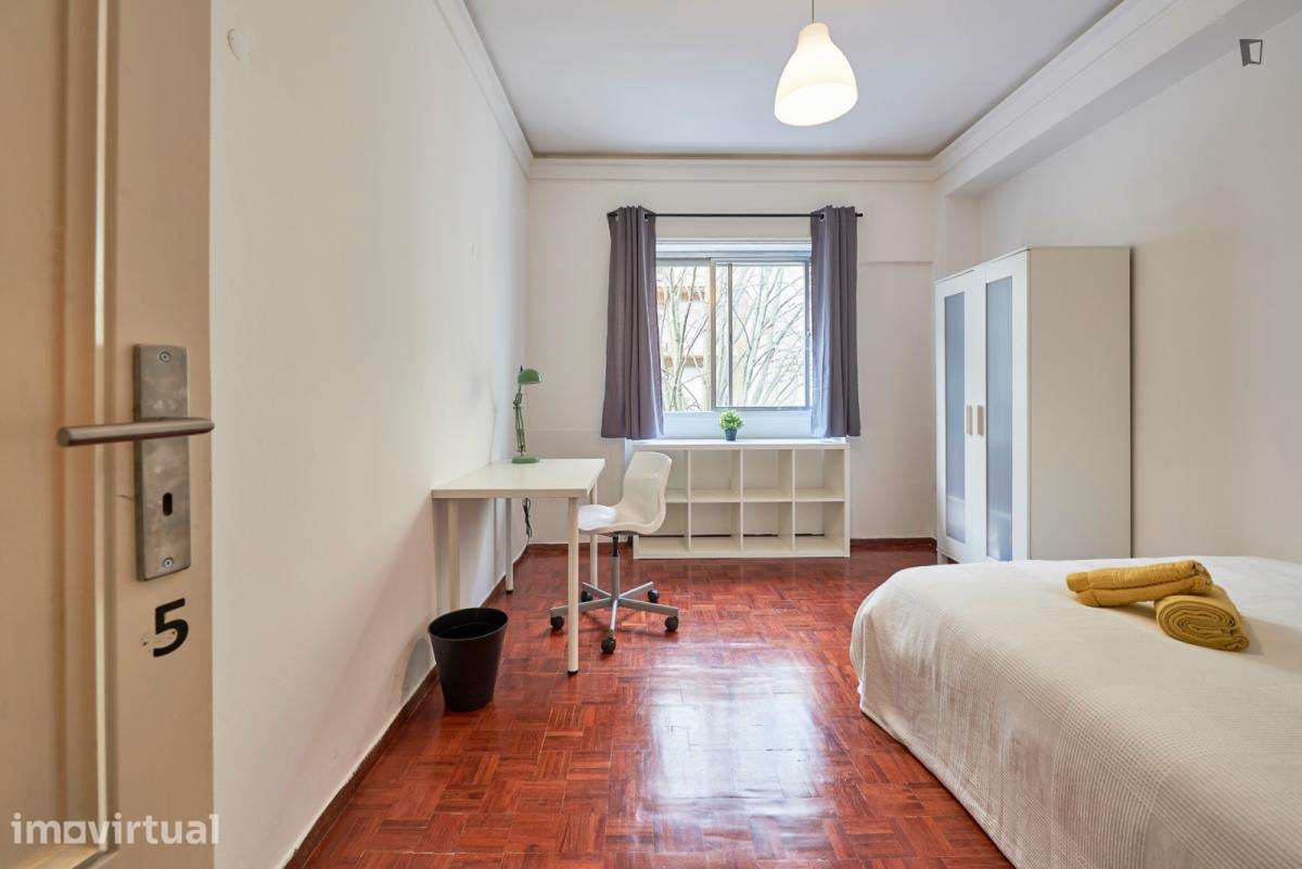 Quarto - localizado em Marquês de Pombal Lisbon - Grande imagem: 2/45