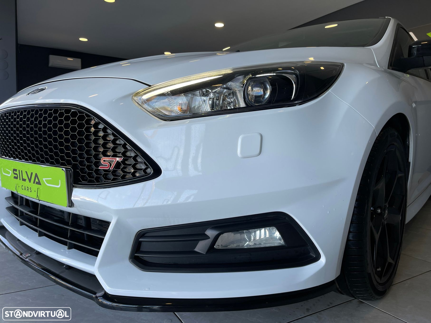 Ford Focus 2.0i ST-2 - 16