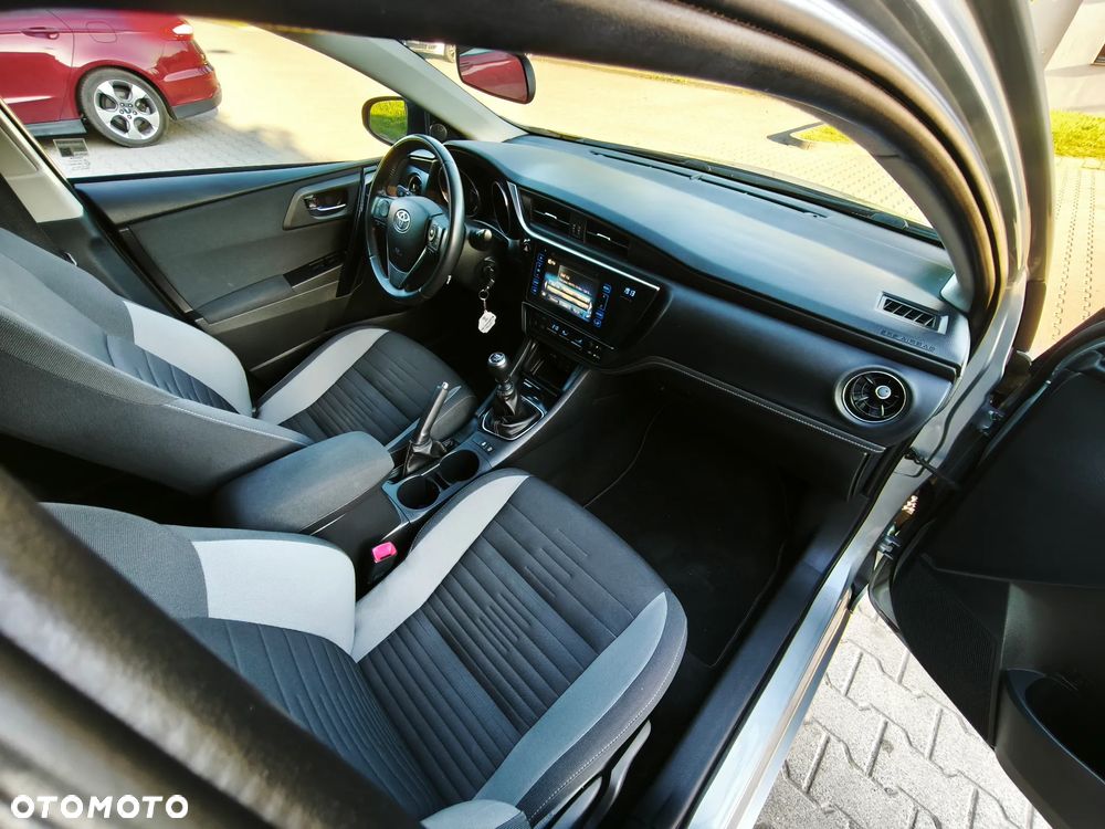 Toyota Auris 1.6 D-4D Dynamic - 17