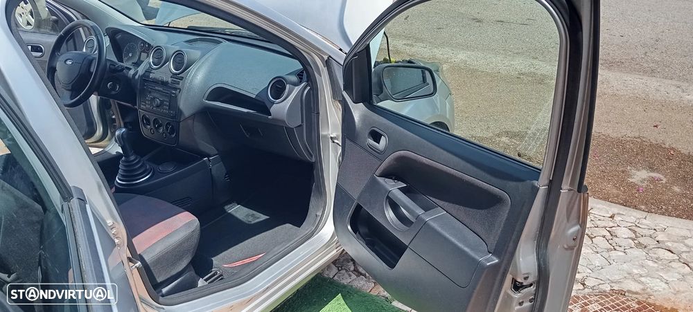 Ford Fiesta 1.25 Ghia - 16