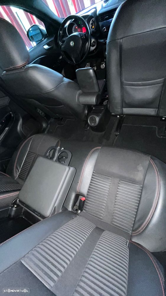 Alfa Romeo Giulietta 1.6 JTDM Veloce - 23