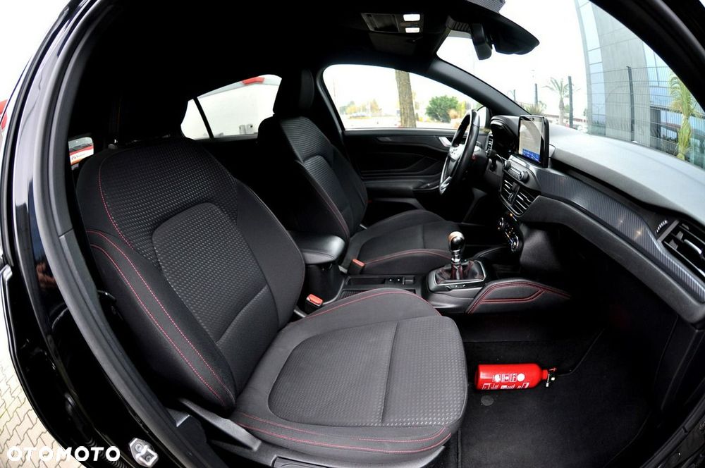 Ford Focus 1.5 EcoBlue Start-Stopp-System ST-LINE DESIGN - 23