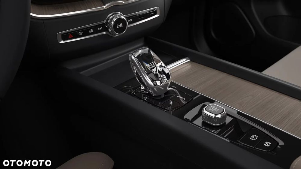 Volvo XC 60 B5 B AWD Plus Dark - 17