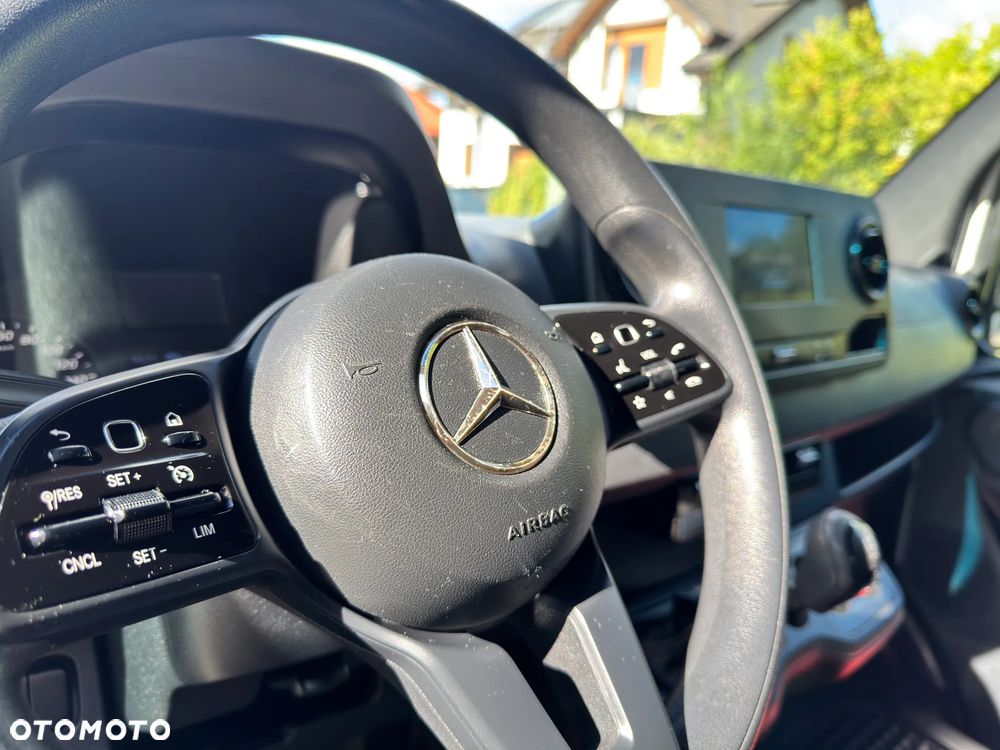 Mercedes-Benz SPRINTER L2H1 - 21