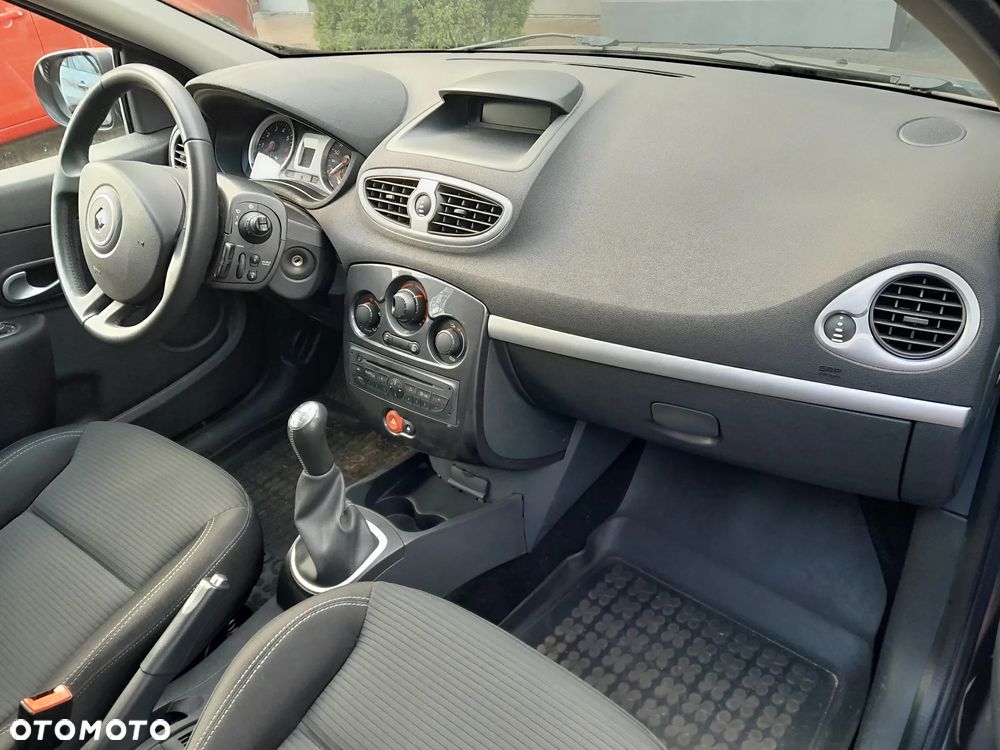Renault Clio 1.2 16V Alize - 9
