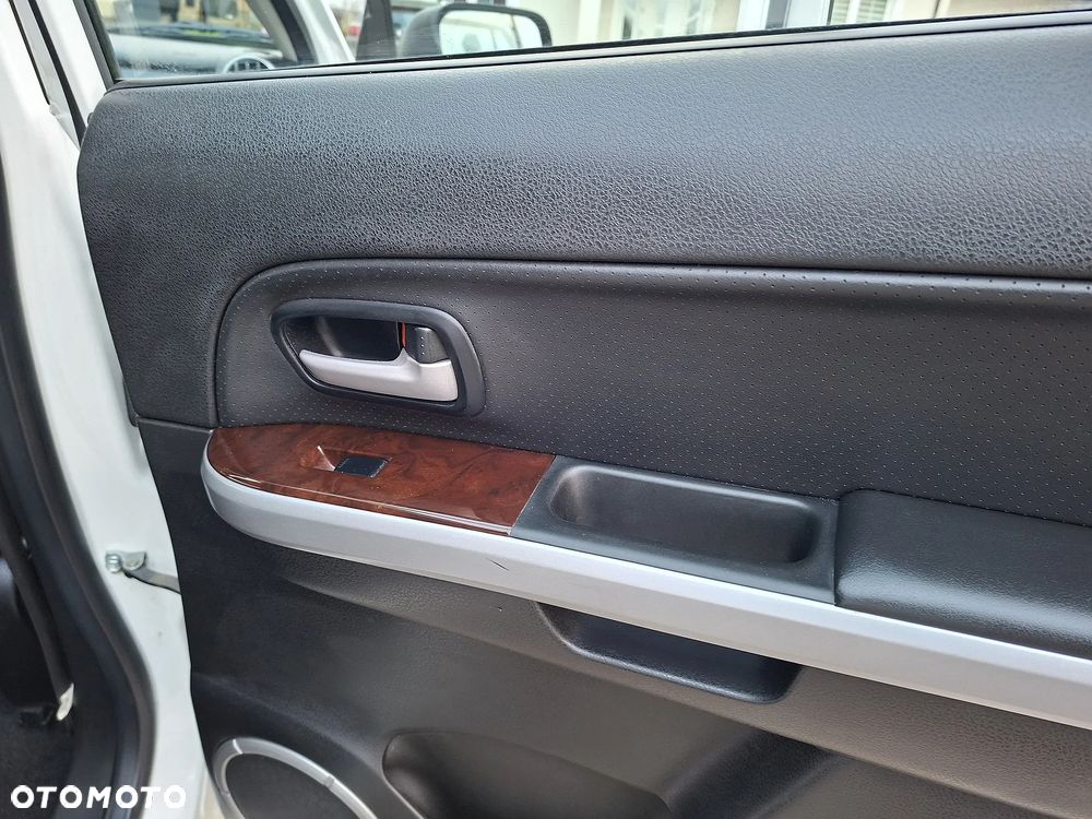 Suzuki Grand Vitara 2.0 De luxe - 19