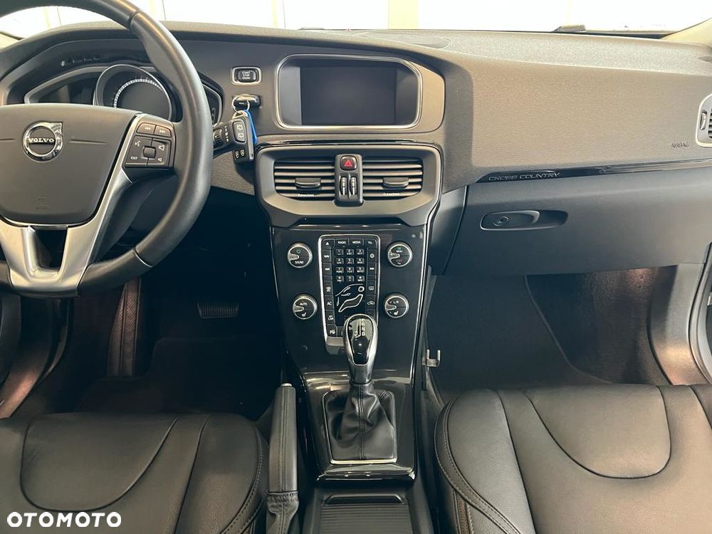 Volvo V40 Cross Country - 4
