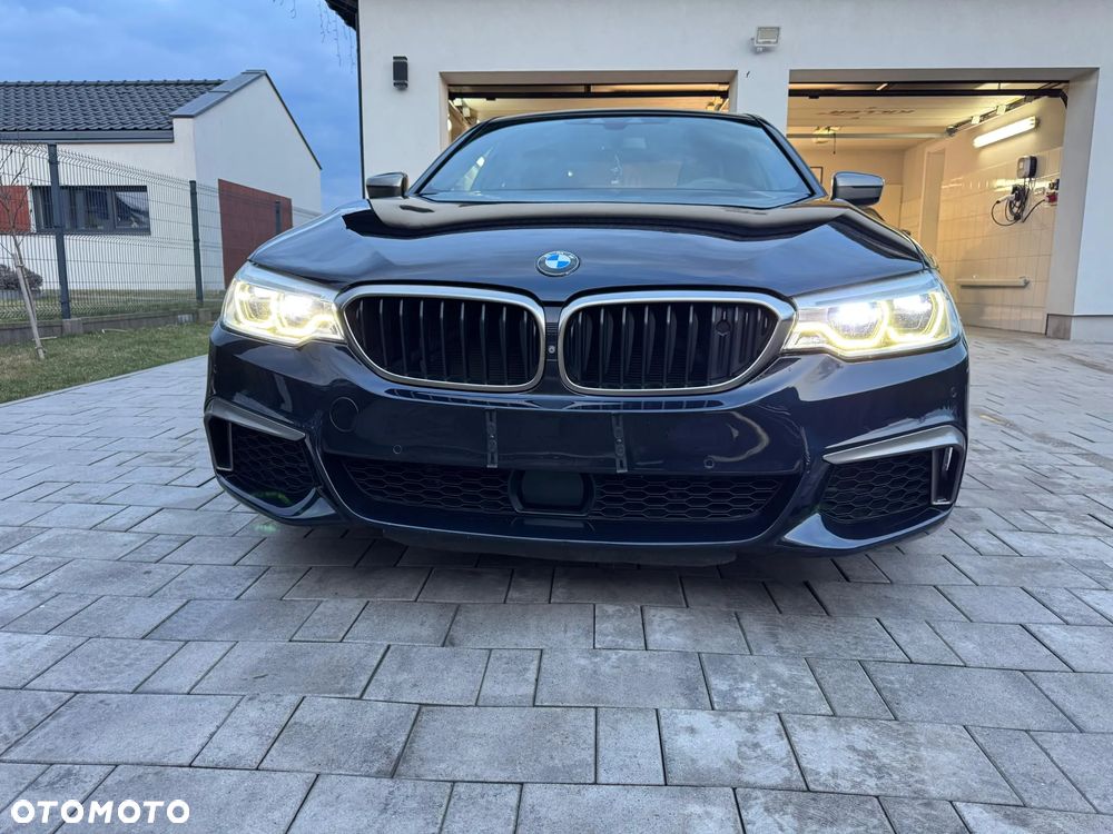 BMW Seria 5 M550i xDrive - 23