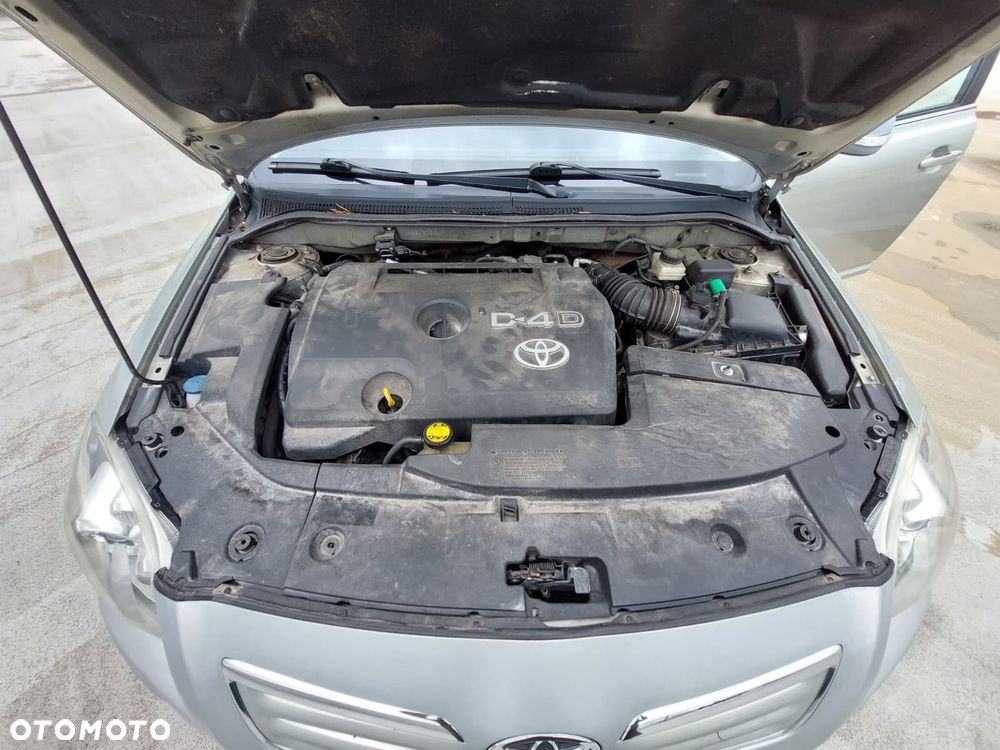 Toyota Avensis 2.0 D-4D - 17