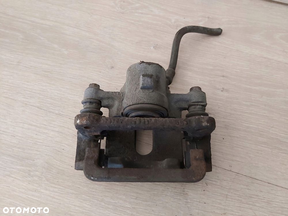 Toyota Corolla E12 zacisk jarzmo tył lewy TRW 275mm - 4