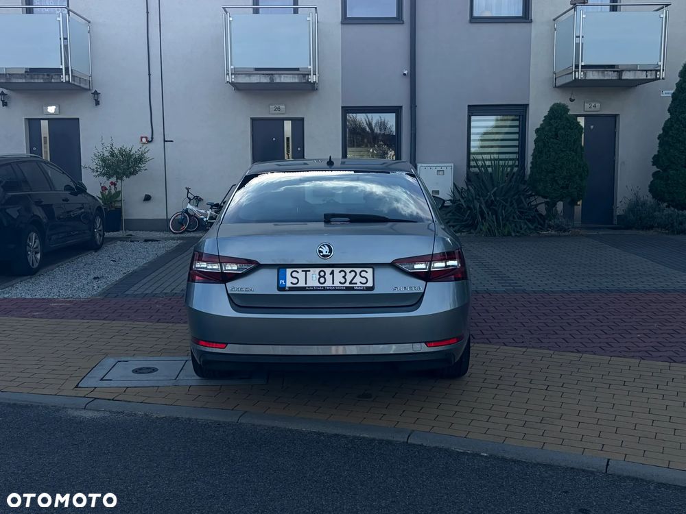 Skoda Superb 2.0 TDI L&K DSG - 8