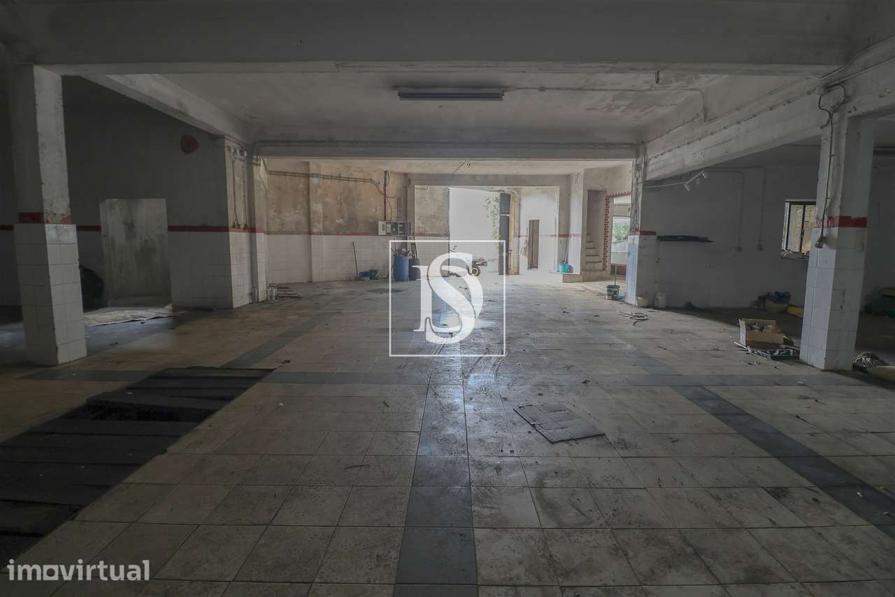 Moradia para Finalizar c/ Comércio e uma Grande Garagem - Moitas Venda - Grande imagem: 2/14