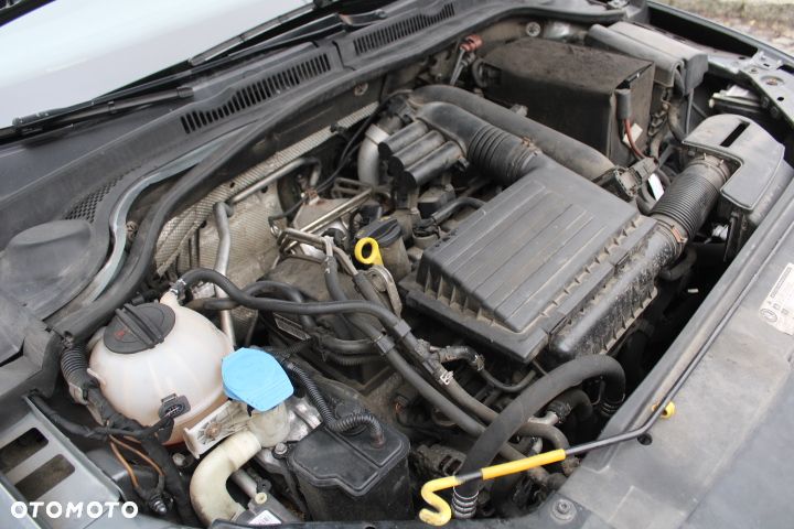 Volkswagen Jetta 1.4 TSI BMT Trendline - 13