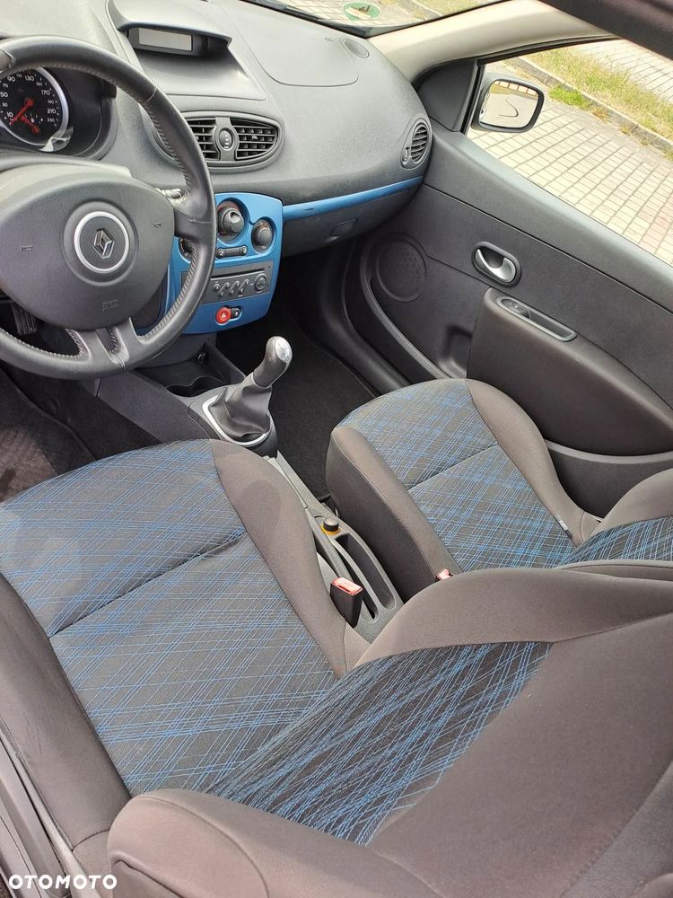 Renault Clio 1.2 16V 75 Dynamique - 11