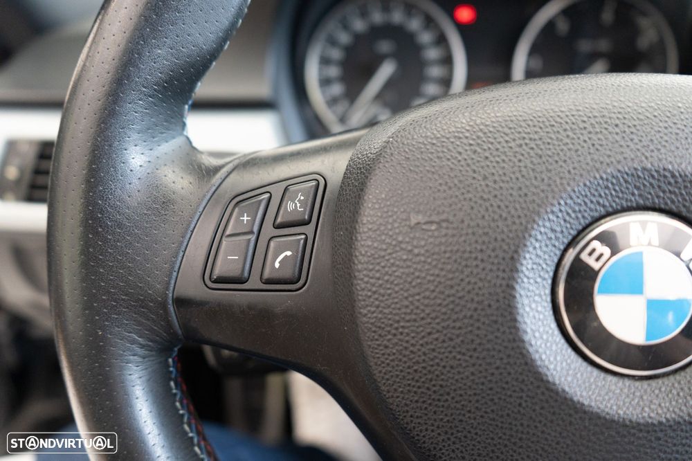 BMW 320 d Navigation Sport - 21