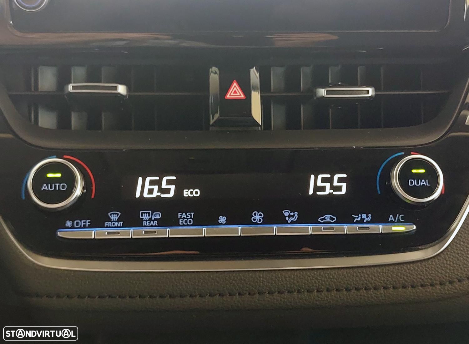 Toyota Corolla 1.8 Hybrid Exclusive - 33
