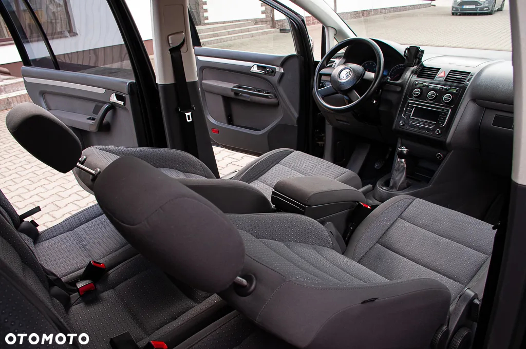 Volkswagen Touran - 24