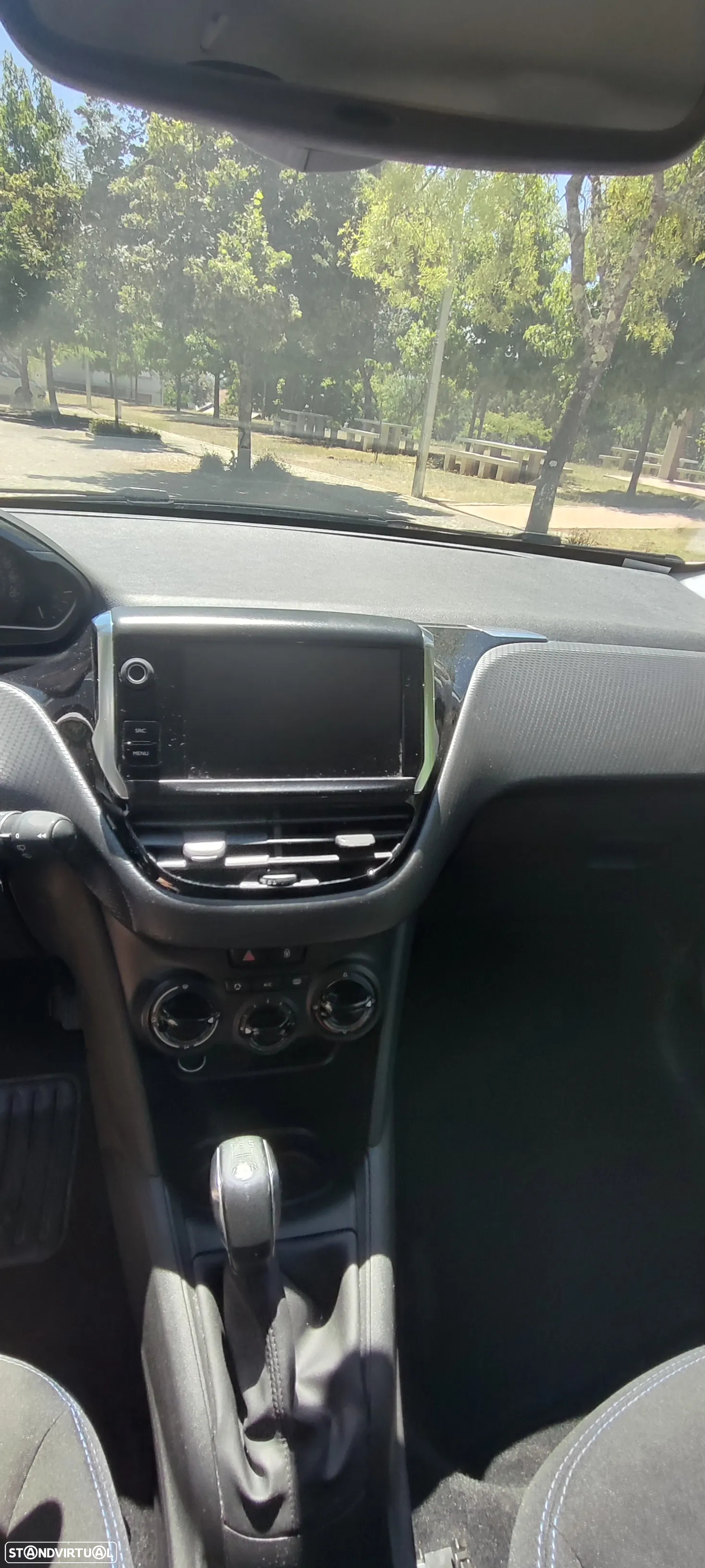 Peugeot 208 1.2 PureTech Signature - 19