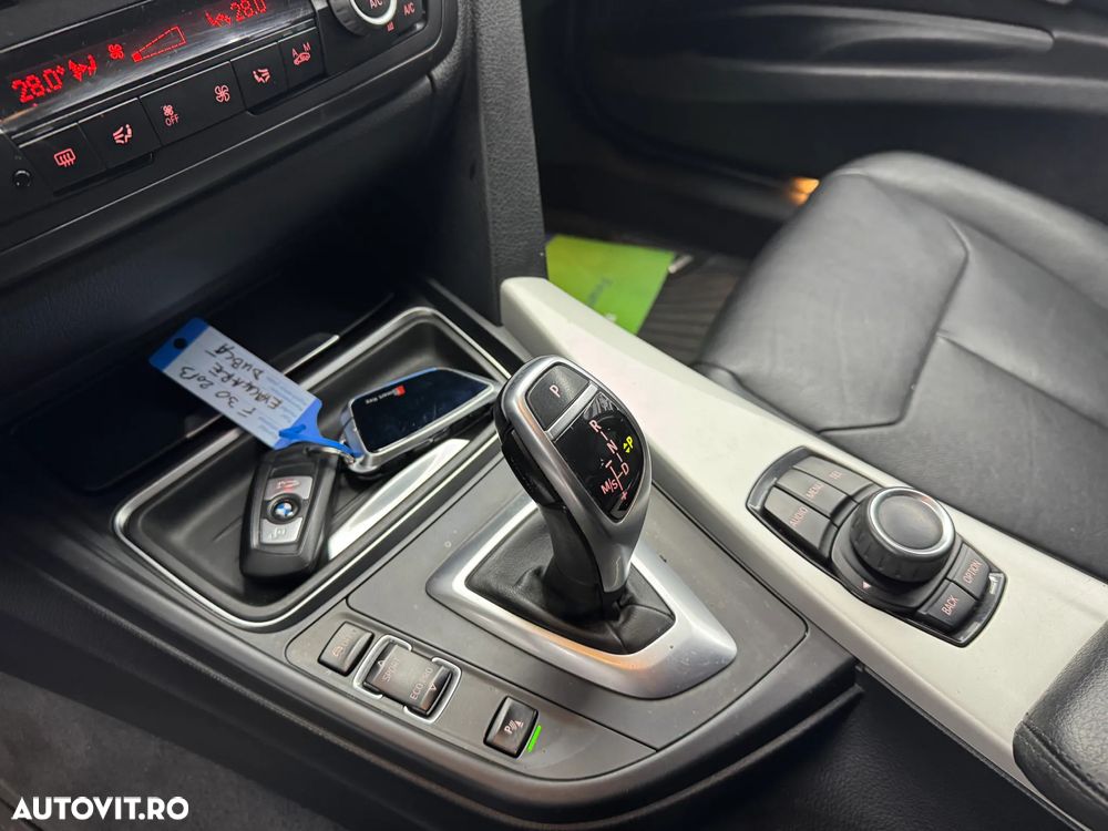 BMW Seria 3 320d Aut. Sport Line - 8