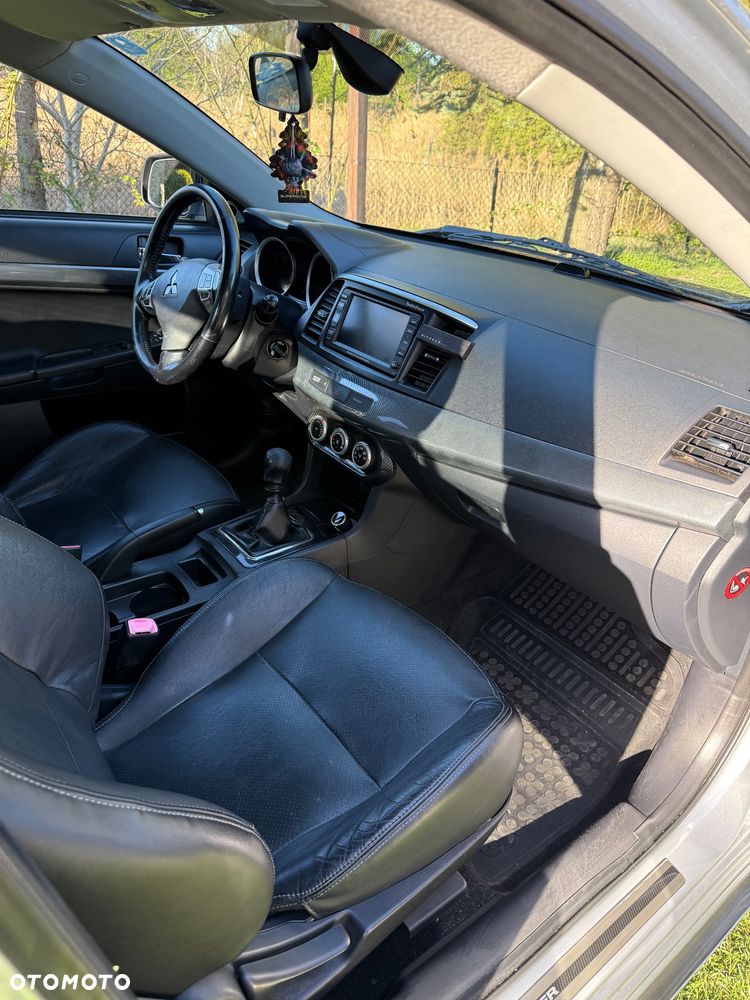 Mitsubishi Lancer - 8