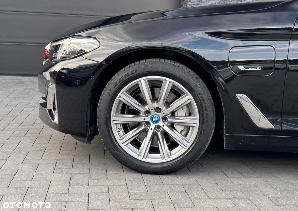 BMW Seria 5 530e Luxury Line sport - 28