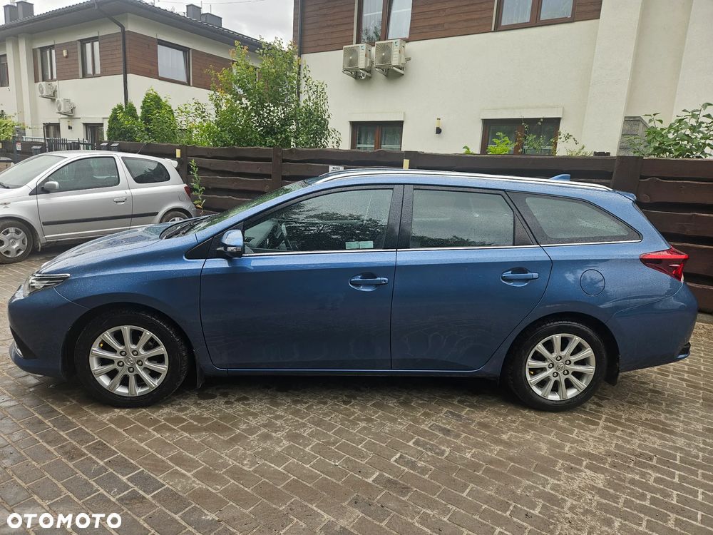 Toyota Auris 1.6 Premium MS - 10