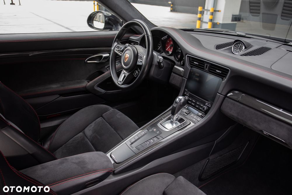 Porsche 911 Carrera GTS PDK - 19