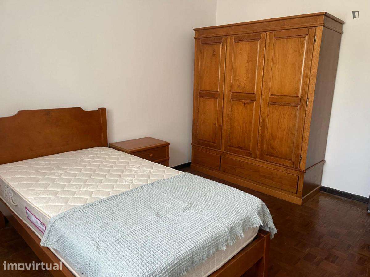 Quarto - localizado em Massarelos Porto - Grande imagem: 3/10