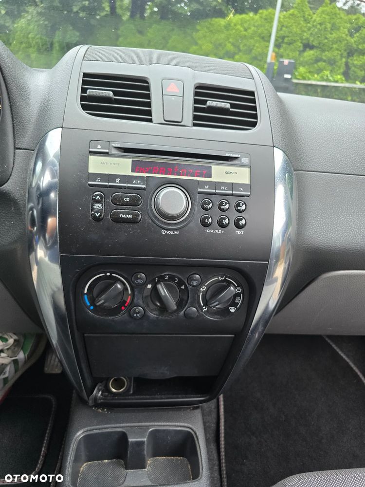 Suzuki SX4 1.6 Comfort Plus - 13