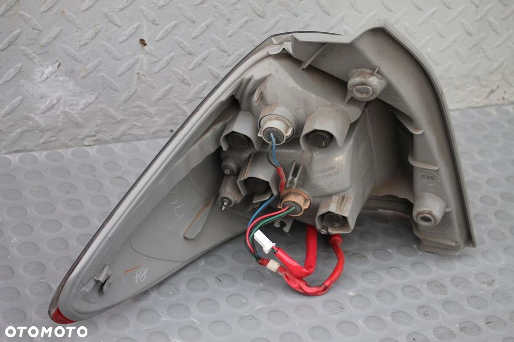 LAMPA PRAWY TYŁ PRAWA TYLNA TOYOTA VERSO-S 10-15 - 5