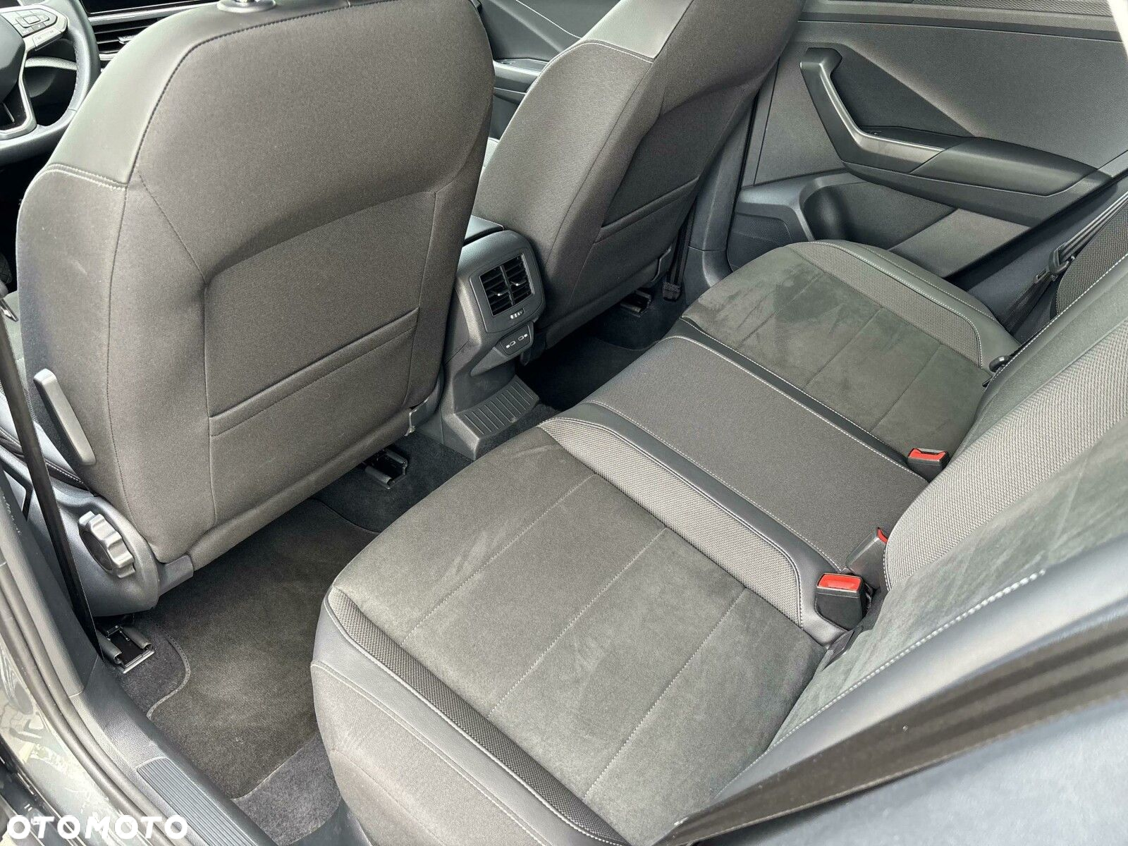 Volkswagen T-Roc - 23