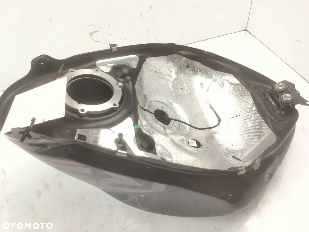 Zbiornik paliwa benzyna Triumph Speed Triple 1200RS 2021 180 km - 4