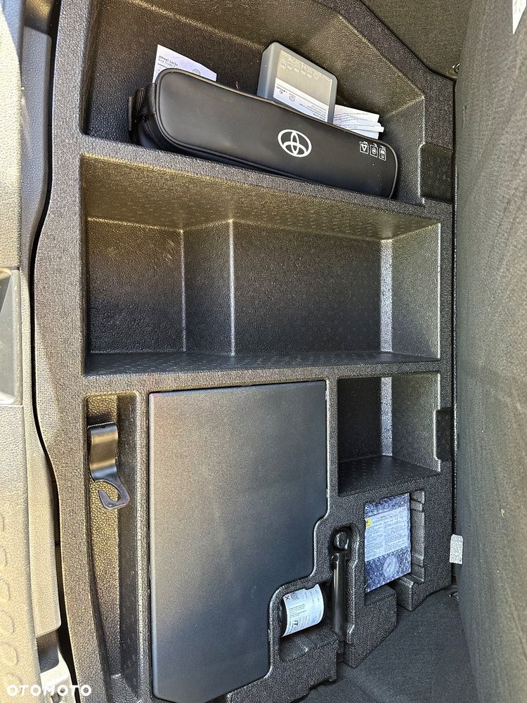 Toyota C-HR 2.0 Hybrid Business-Edition - 30