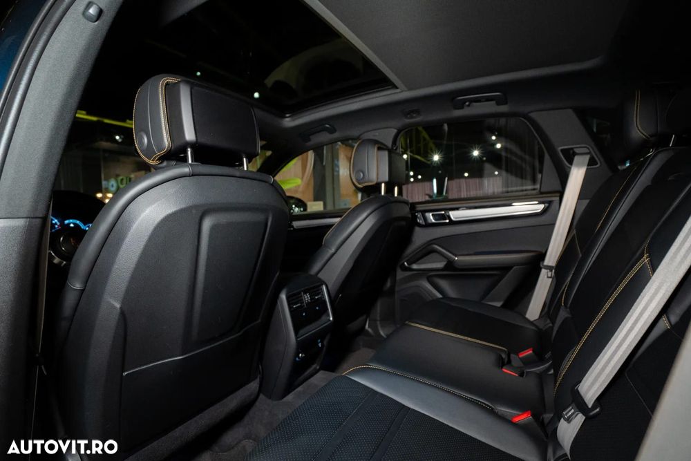 Porsche Cayenne - 27