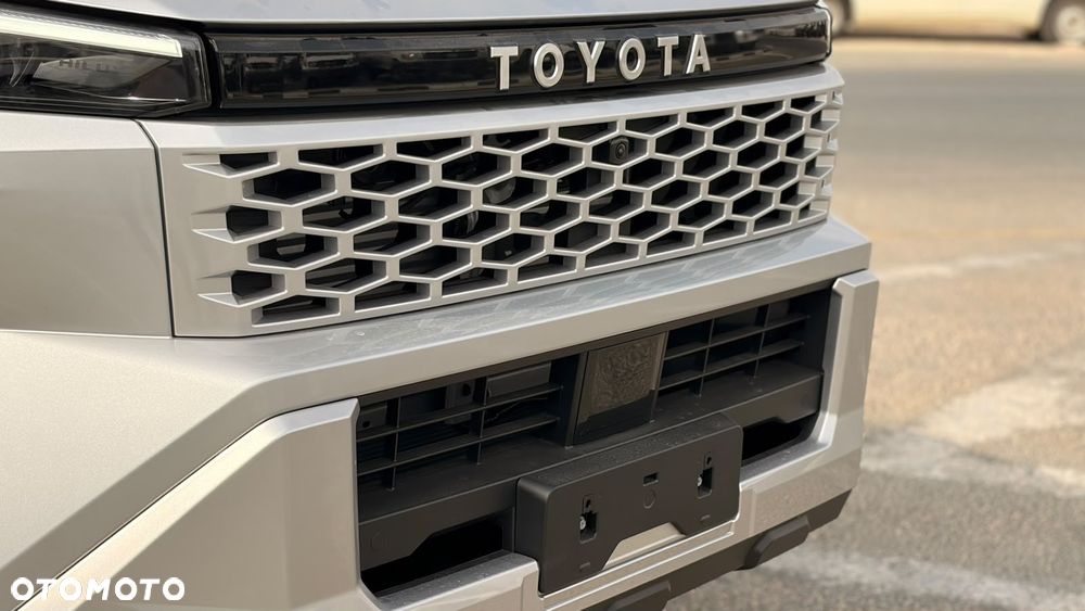 Toyota Hilux 2.8 D-4D Double Cab GR Sport II 4x4 - 29