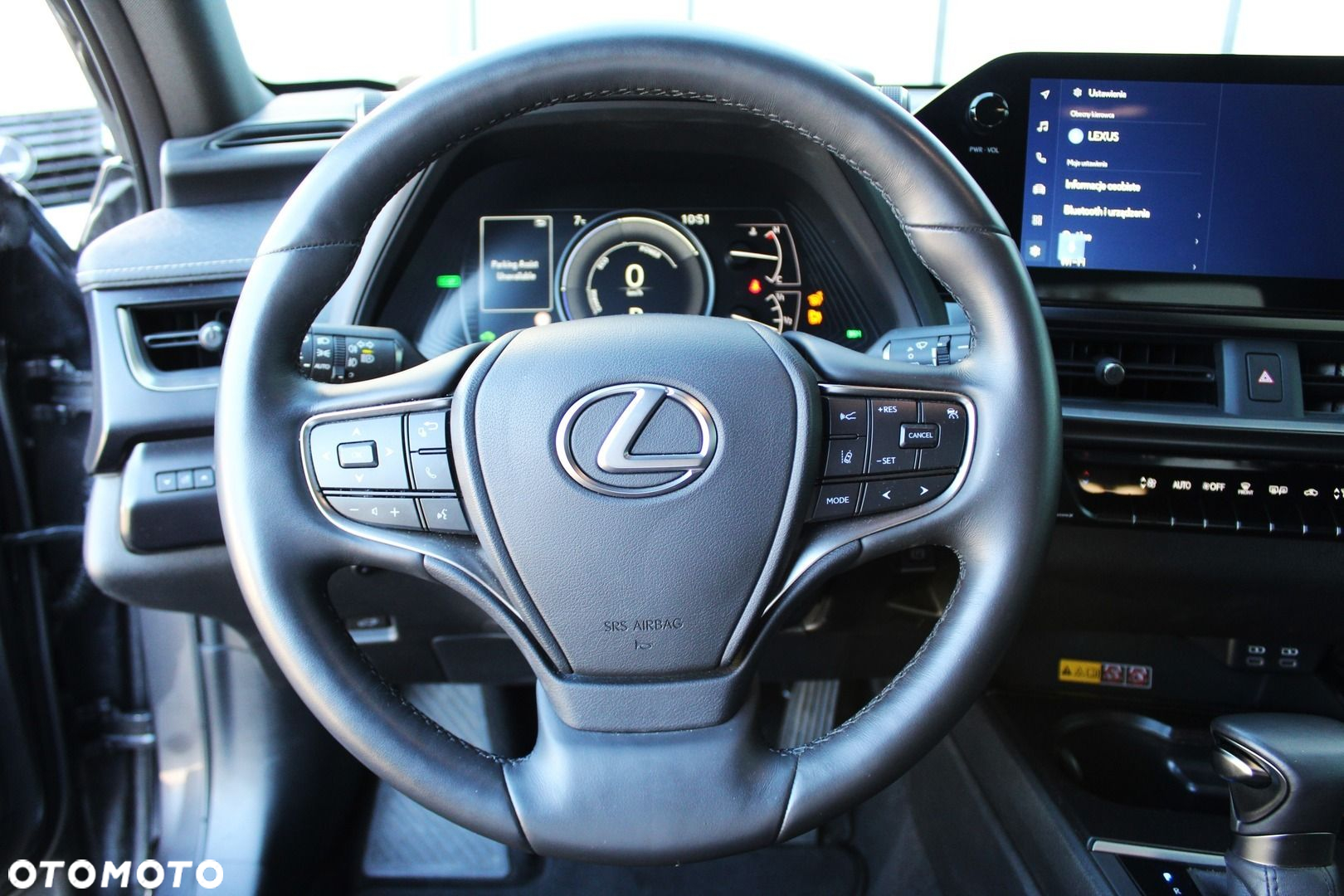 Lexus UX - 10