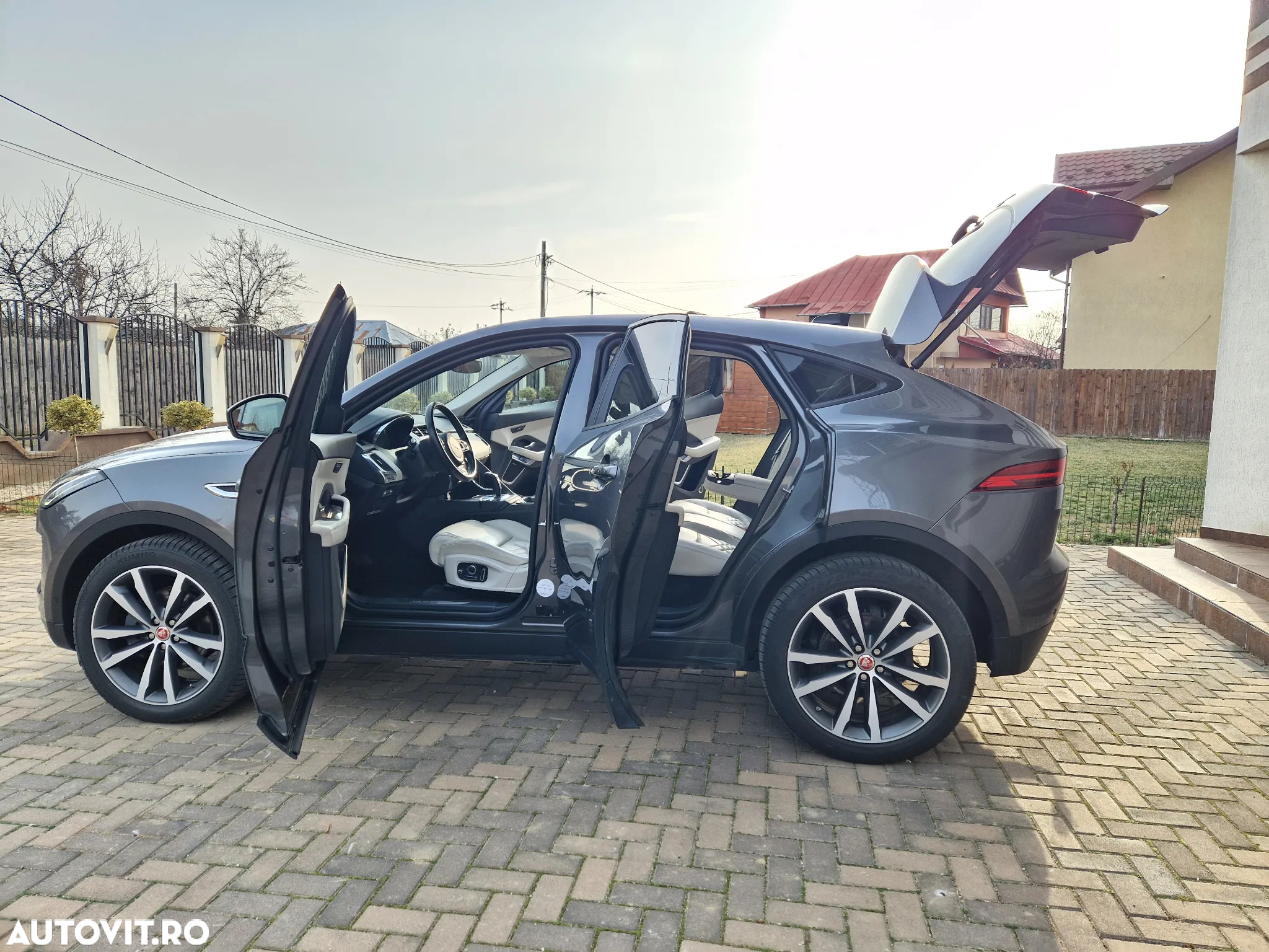 Jaguar E-Pace D180 AWD Aut. HSE - 10